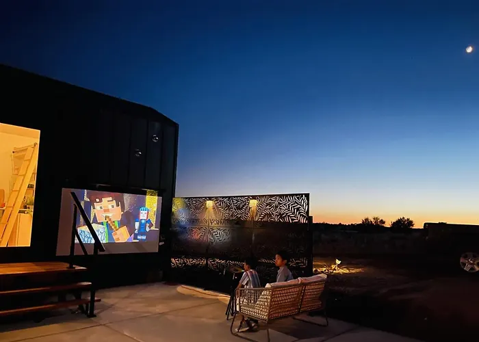 Holiday home Art Haus Grand Canyon South Rim - Hot Tub, Hammock, Movie Projector, Telescope *